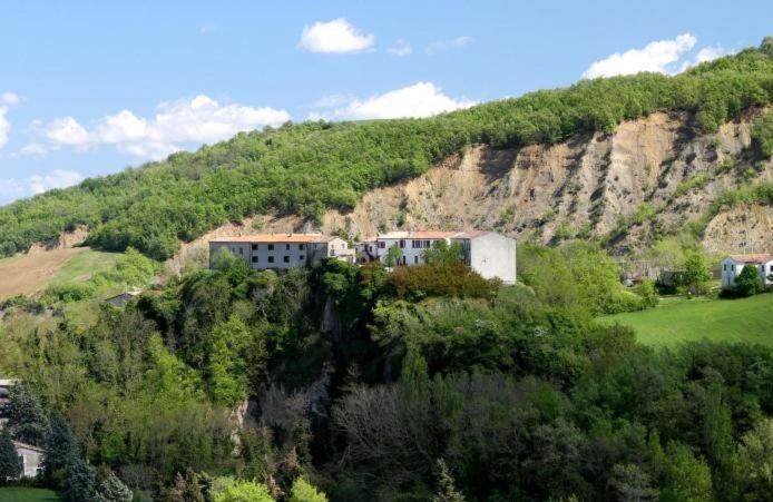 فندق Locanda Delle Grotte Di Onferno Gemmano المظهر الخارجي الصورة